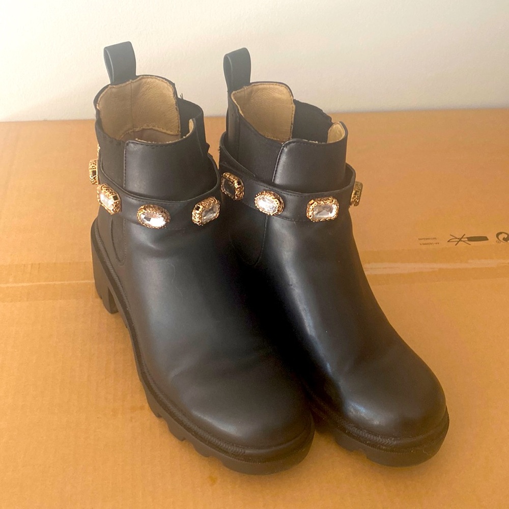 Steve Madden 8.5 boots women’s